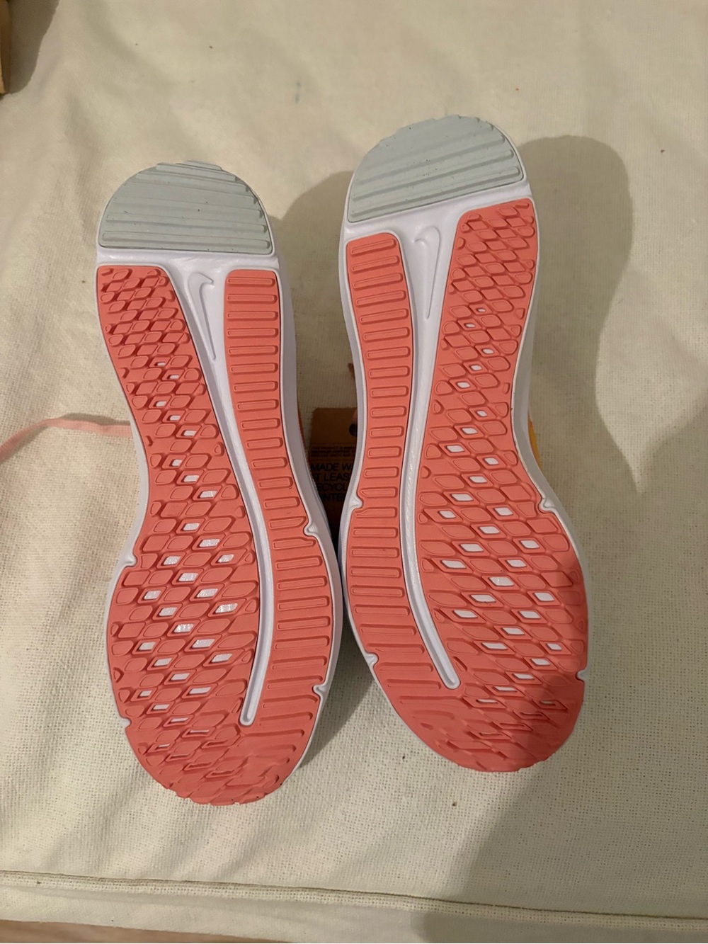 New Women's Nike running shoes. Size 10.5 - Picture 5 of 5